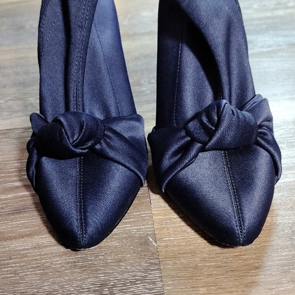 ANTONIO MELANI Blue Heeled Boots with Elegant Knot Detail - Picture 7 of 8